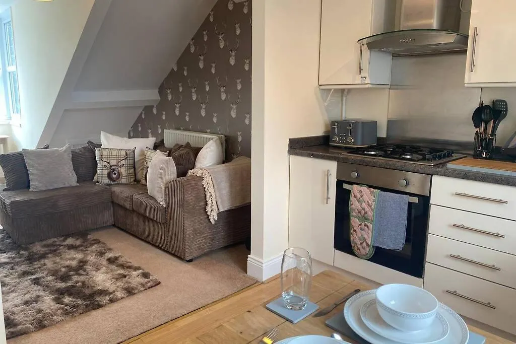 Upper 2 Bedroom Apartment In The Heart Of Jesmond Newcastle upon Tyne 0*,